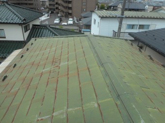 棟板金が飛んだ屋根