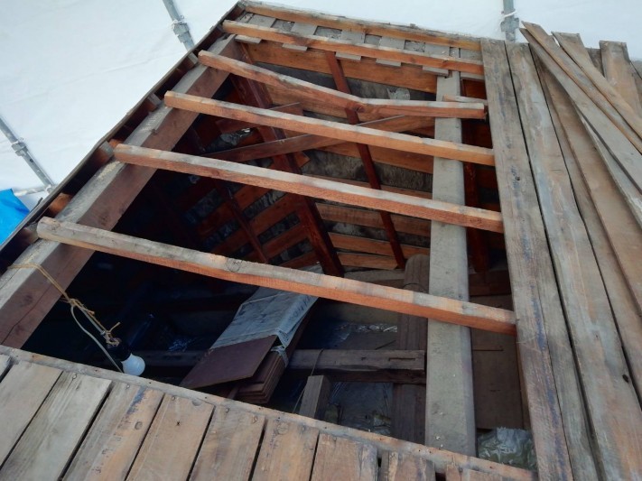 傷んだ屋根下地