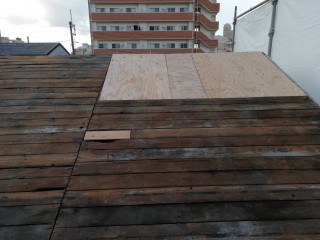 屋根下地