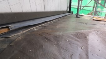 下屋根