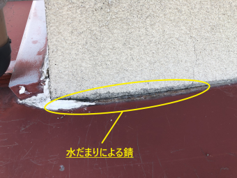 壁際の写真