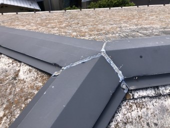 古びた板金材