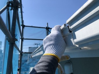 切断した雨樋