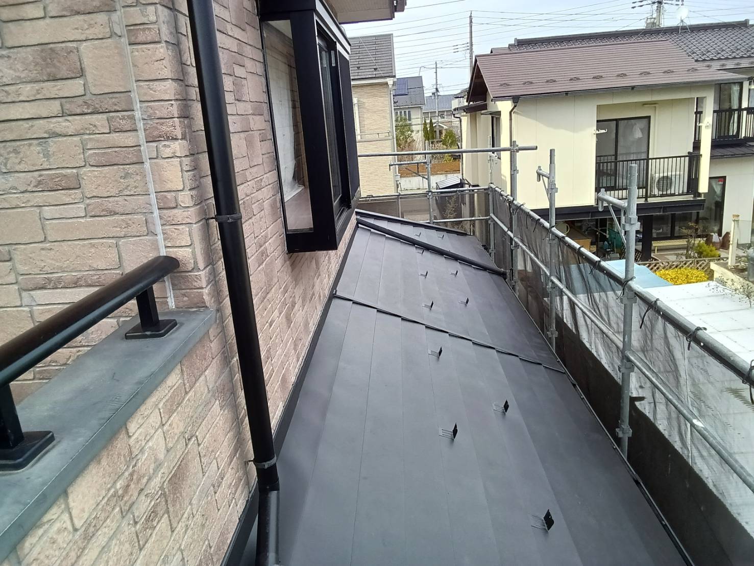 板金屋根本体の施工