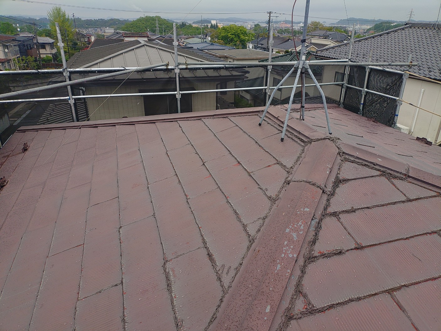 【塩釜市松陽台】屋根からの漏水トラブルに対応｜棟板金交換工事を行いました