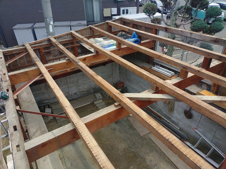 波板撤去後の屋根下地