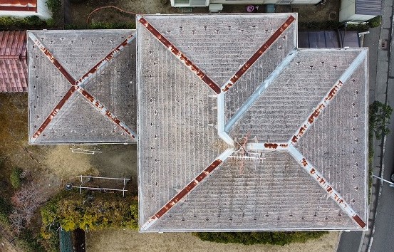仙台市青葉区にてドローンを用いてスレート屋根を調査、カバー工法をご提案