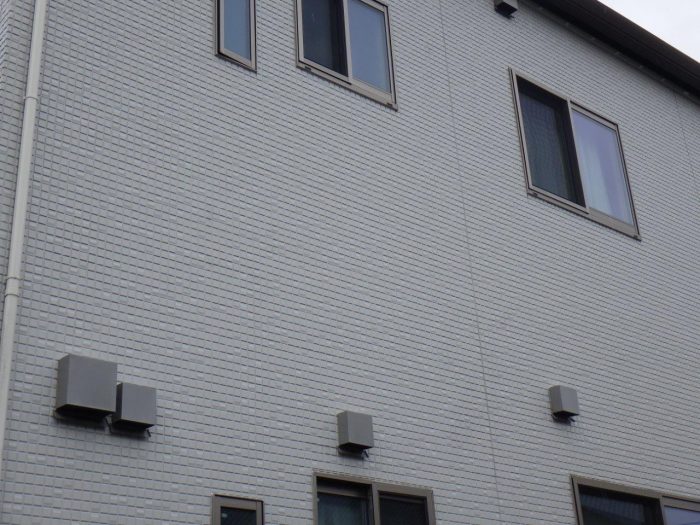 仙台市宮城野区小鶴の2階建てアパート外壁高圧洗浄後