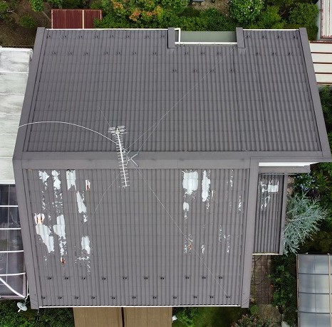 仙台市泉区で葺き替え工事をご検討中のお客様宅、2階建てのプレーゲル屋根を点検しました