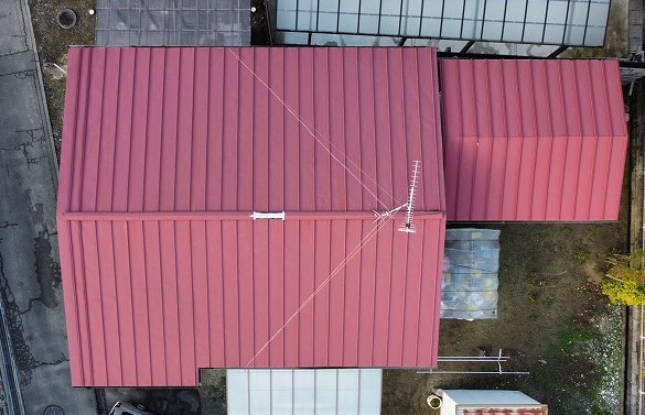 角田市にて棟板金が飛散してしまった屋根を調査、下地の貫板も交換が必要な状態でした